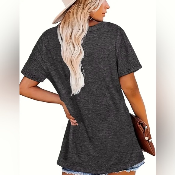 NEW| Retro Lips Graphic Print Crew Neck T-Shirt - Picture 2 of 4